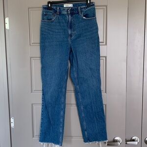 ABERCROMBIE AND FITCH 90S STRAIGHT ULTRA HIGH RISE JEAN 28